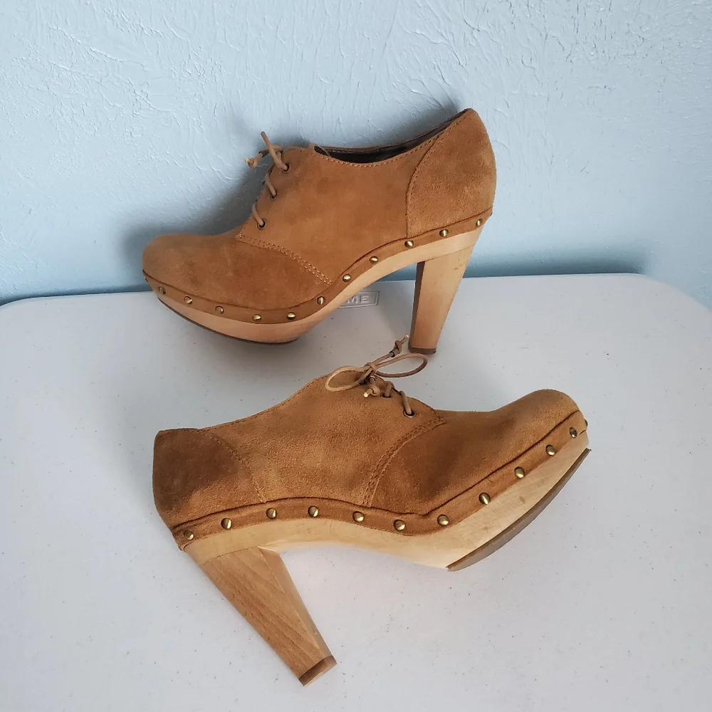 Banana Republic Suede Lace-Up Ankle Booties in Cognac Brown